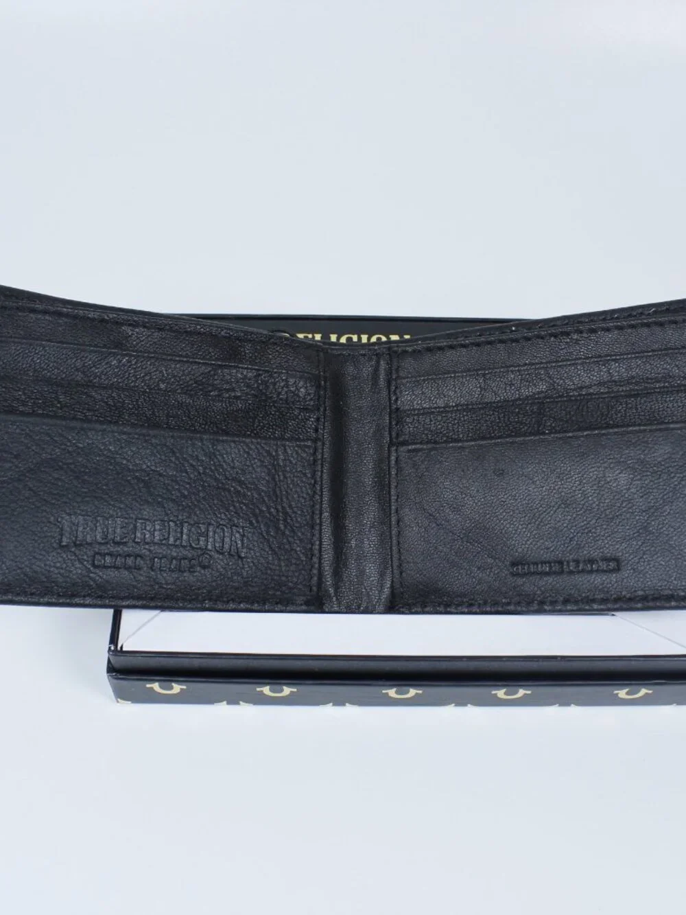 True Religion Gift Set: Leather Wallet + Original Keychain (New in‎ Box)